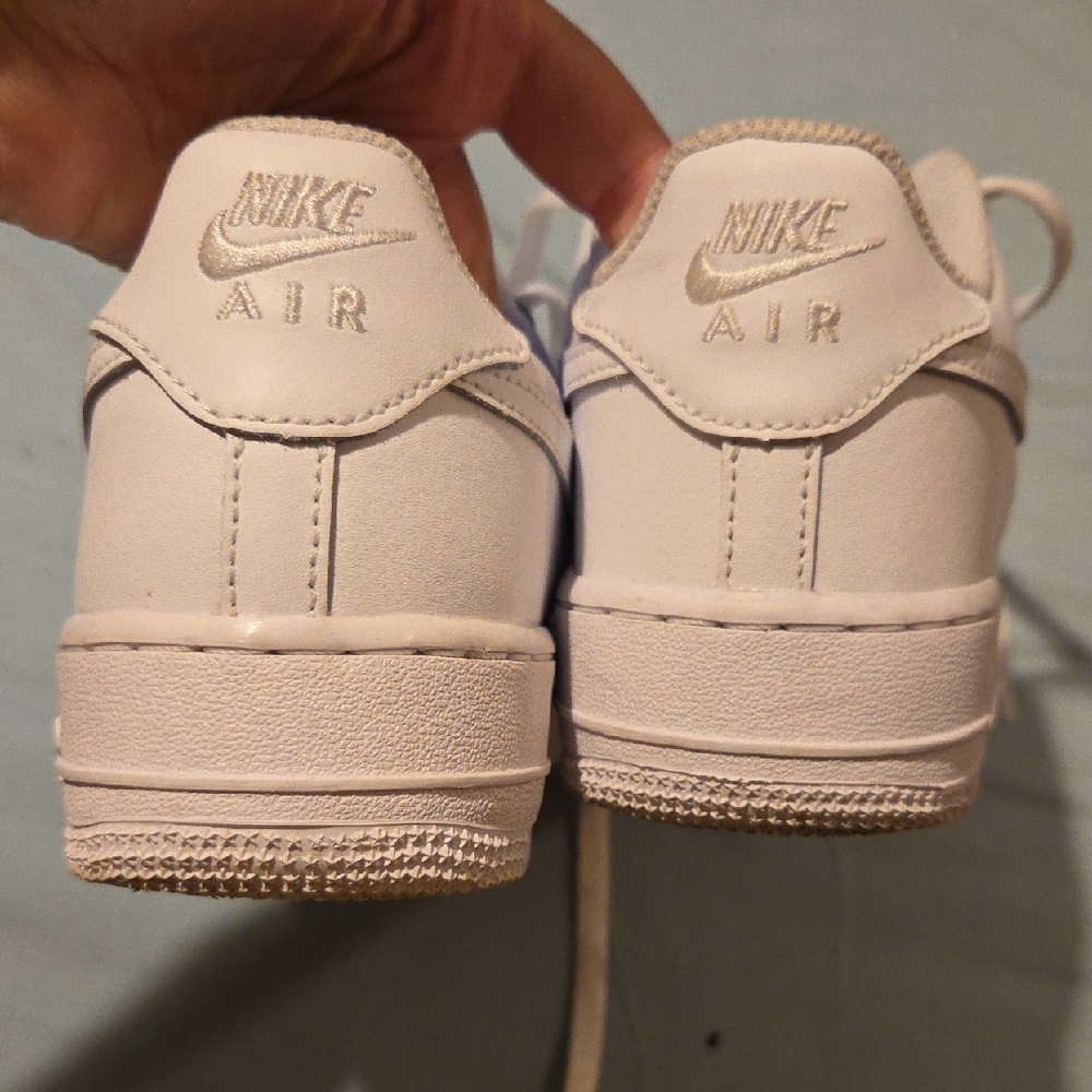 Nike Kids White Sneakers - Picture 4 of 6